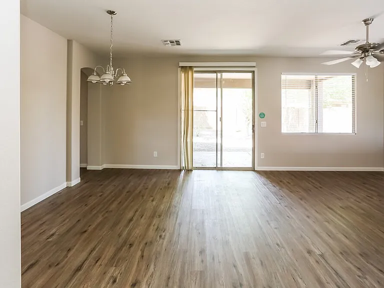 10314 W Pioneer St — Photo 6