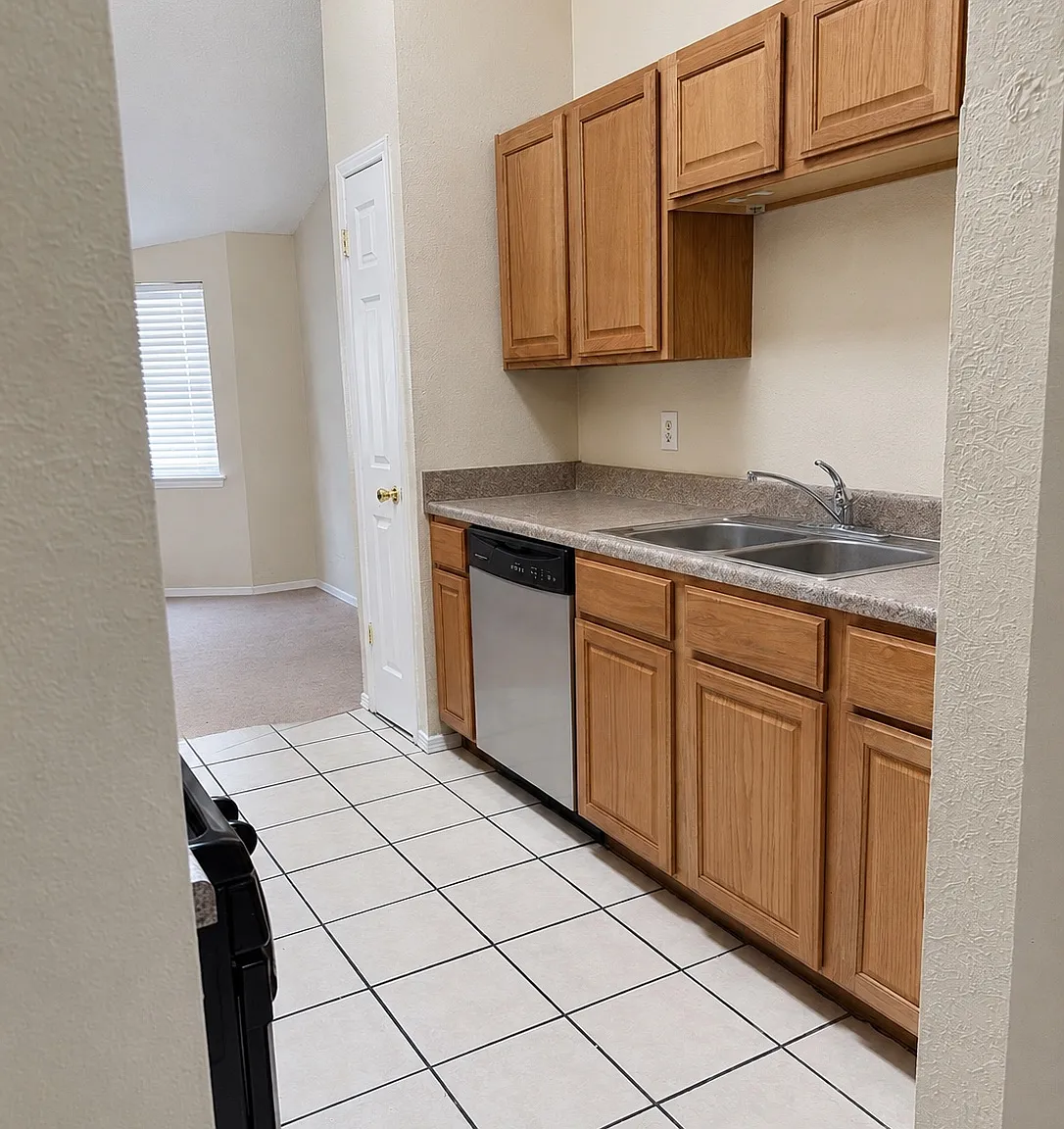 3 bed, 1261 sqft, $1,800 — Photo 4