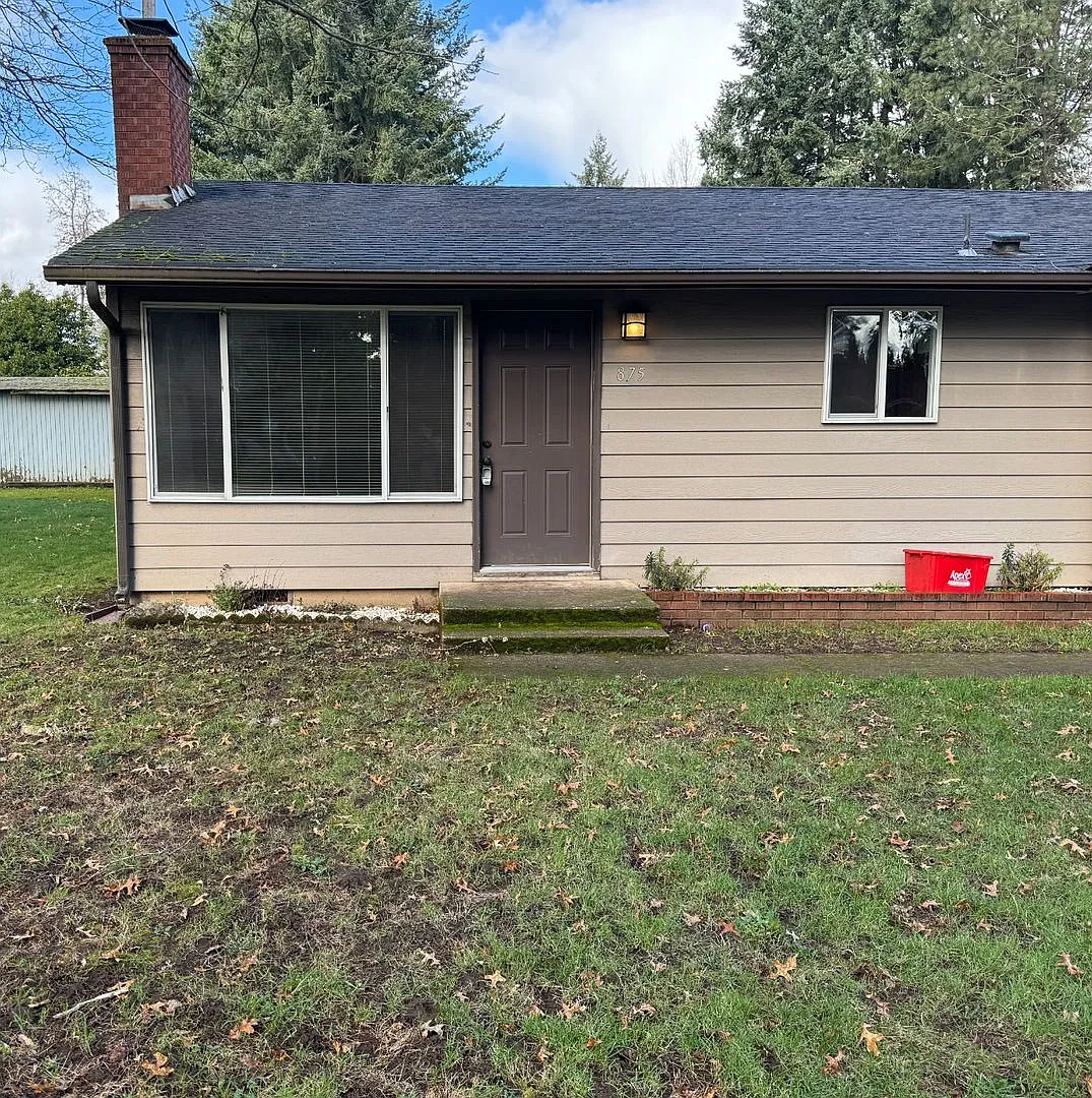 2-bedroom 1 bath duplex off River Rd! — Photo 1