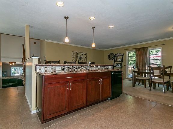 5th image of 6259 Glenwood Dr