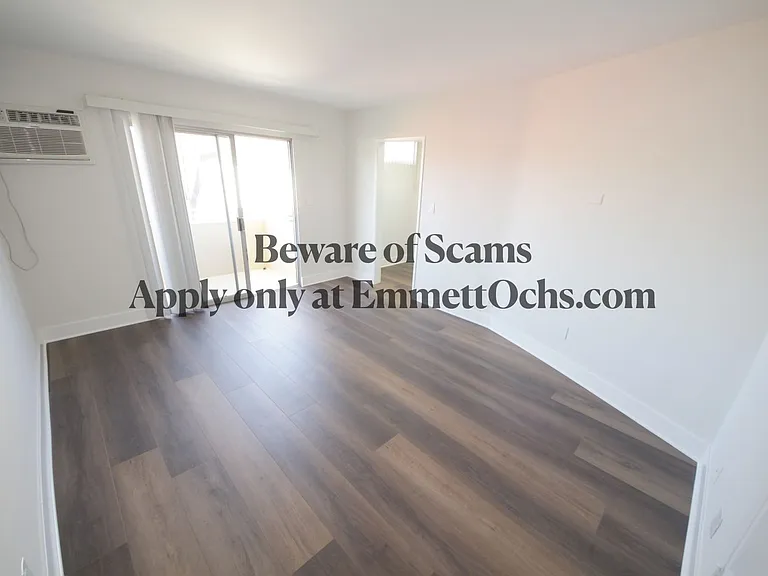 Roxbury Manor — Photo 12