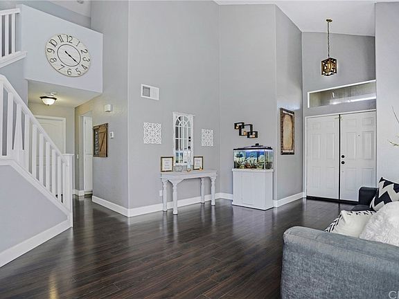 4th image of 15027 Camellia Dr