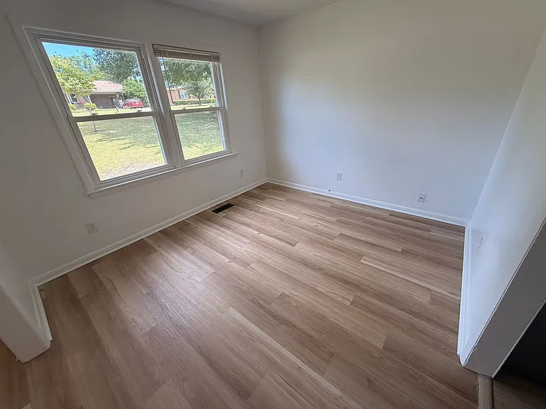 139 N Ingleside Dr — Photo 9