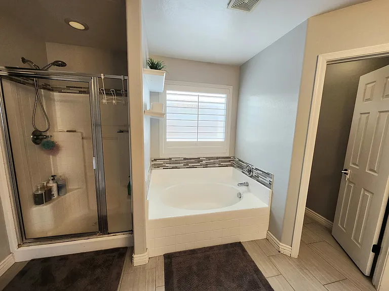1932 S 174th Ave — Photo 10
