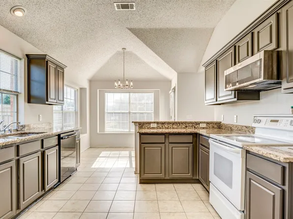 3201 Meredith Ln, Denton, TX 76210