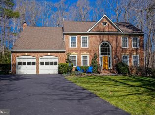 6815 Old Stone Fence Rd, Fairfax Station, VA 22039