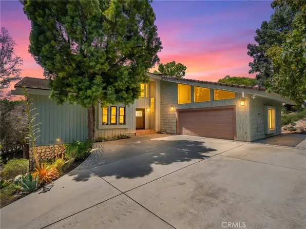 2248 Mil Sorpresas Dr, Fallbrook, CA 92028
