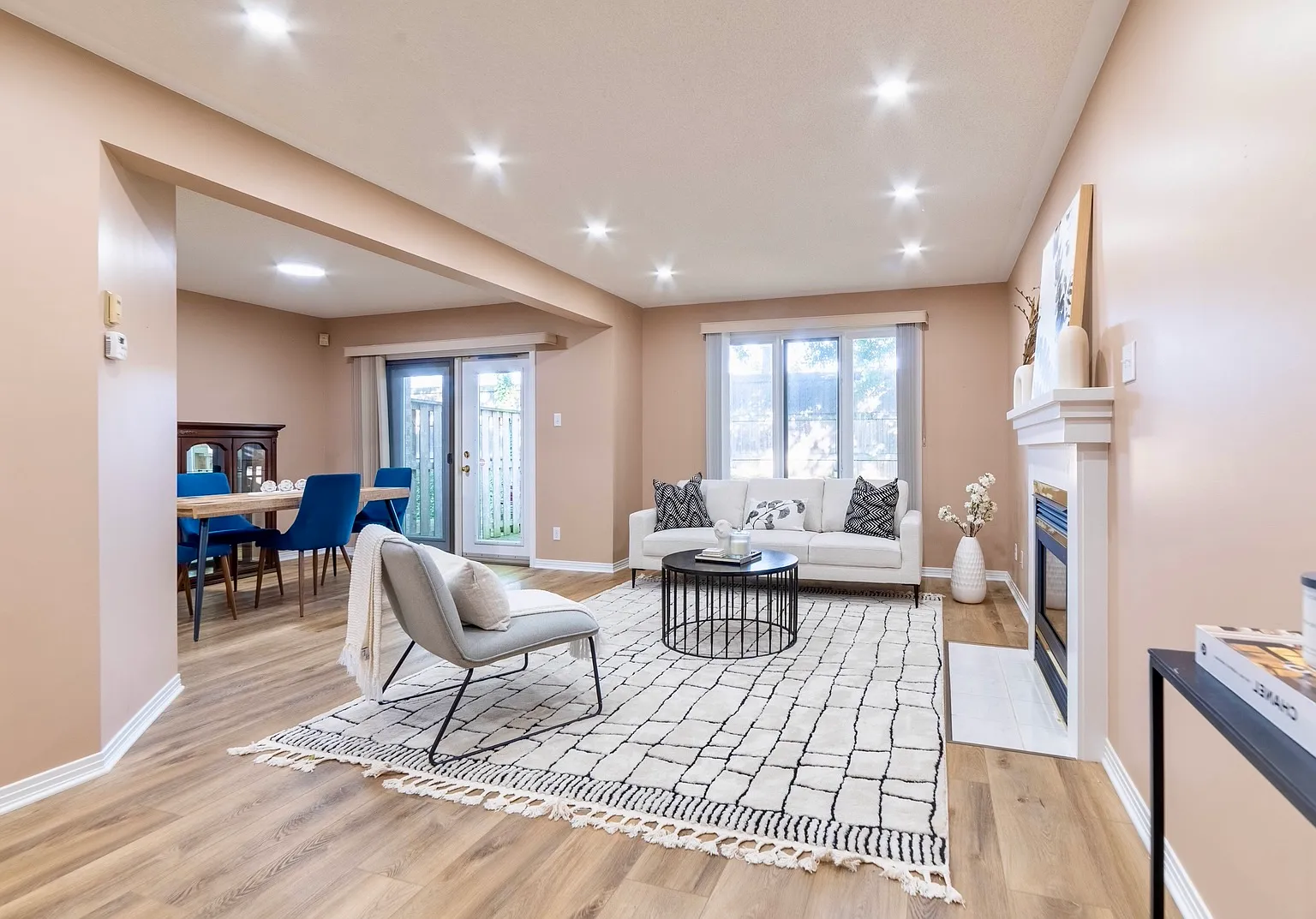 3 bed, 2.5 bath, 1800 sqft, $2,500 — Photo 3