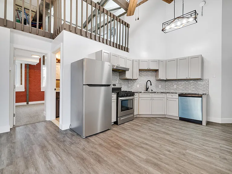633 McKinley St #201 — Photo 8