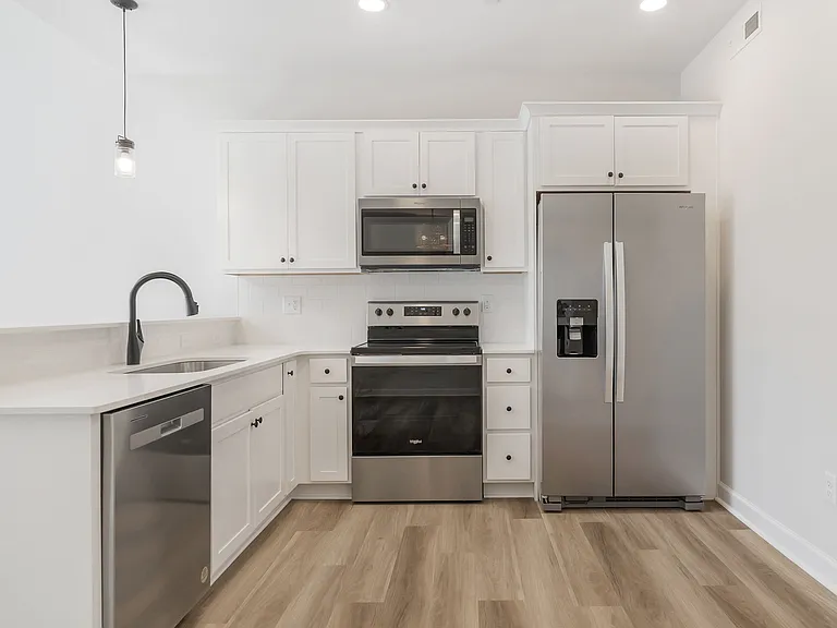 1150 England Dr — Photo 8