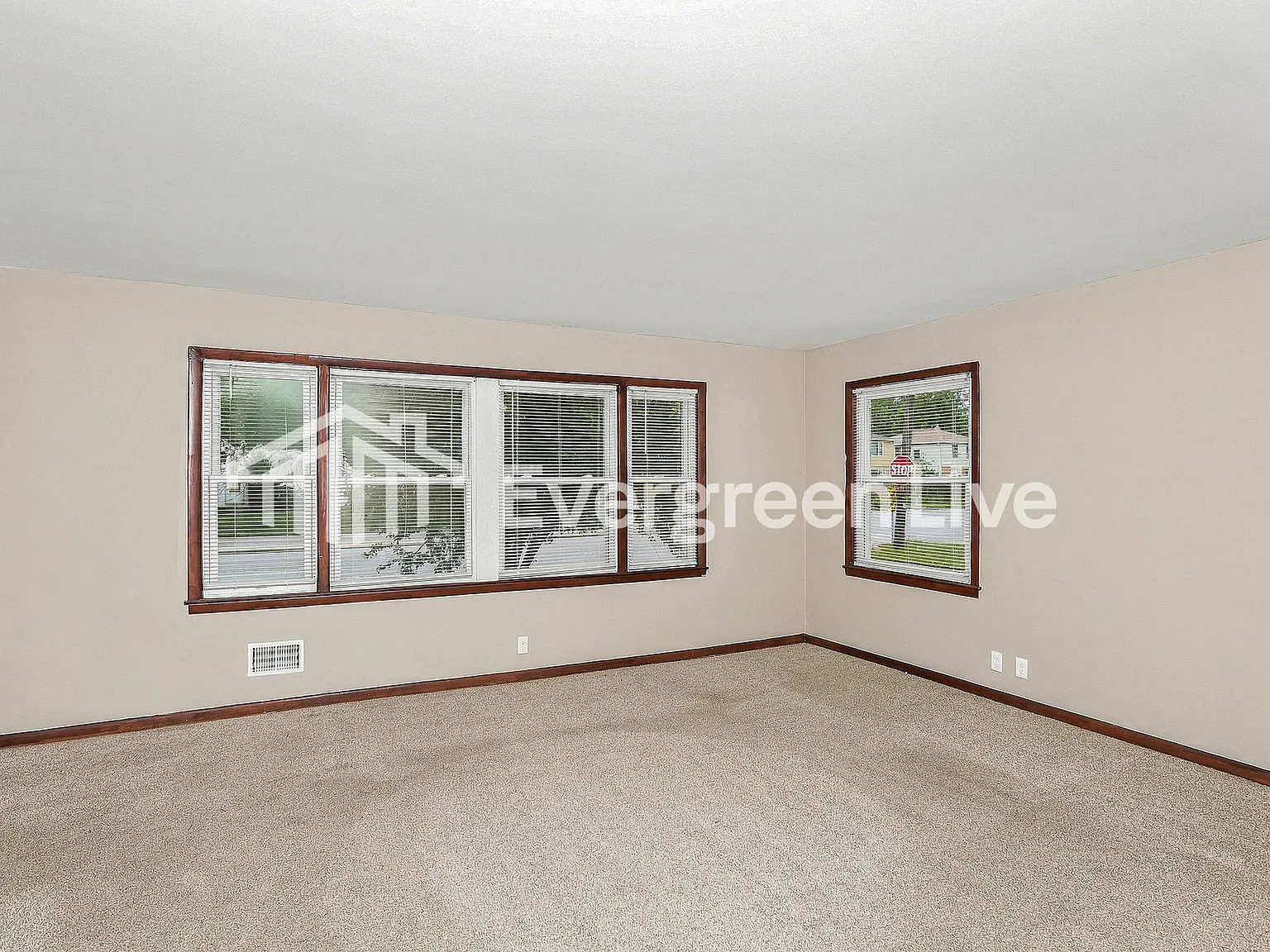 2 bed, 1.0 bath, 472 sqft, $1,045 — Photo 3