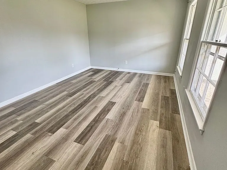 275 Sharon Ln — Photo 2