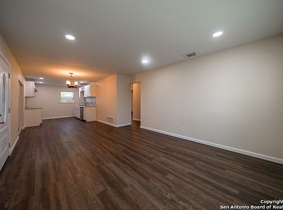 5th image of 191 Daytona Dr