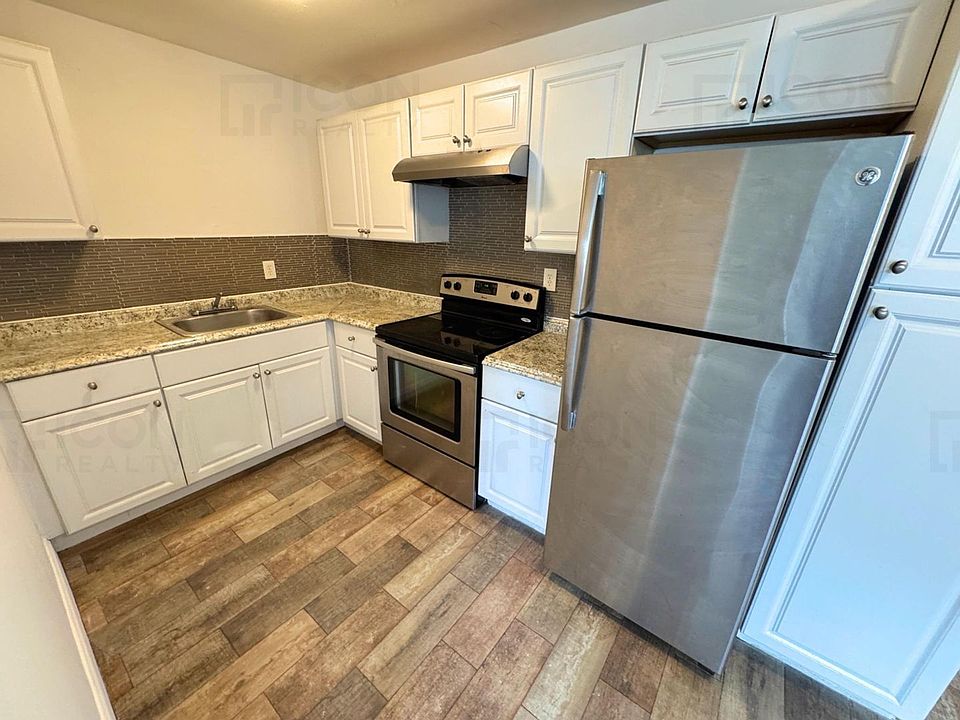 1st image of 207 SE 4th Ave W