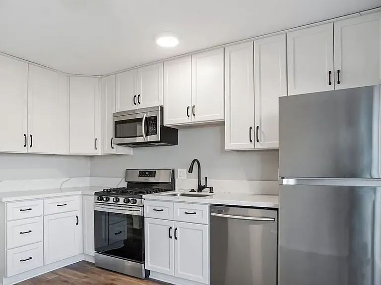 4723 Iroquois Ave — Photo 2