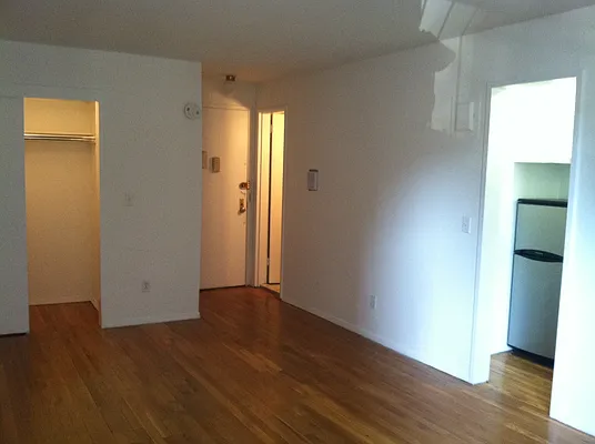 Rented by Acacia Realty | media 6