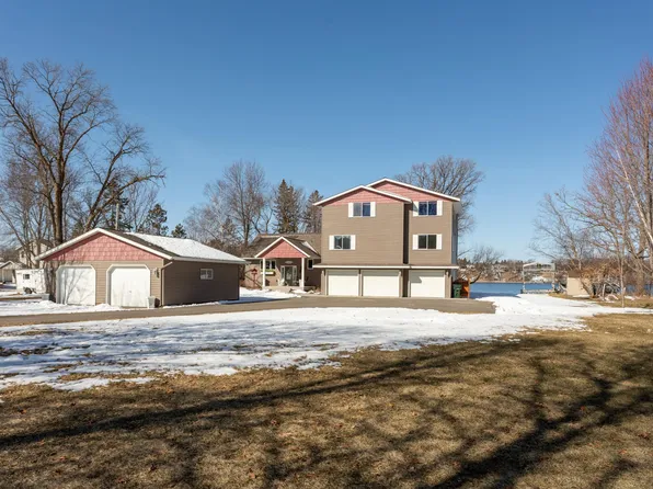 2912 Lake Park Ct SE, Alexandria, MN 56308
