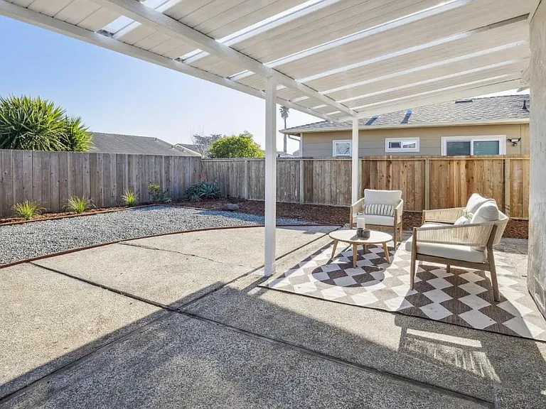 411 Beach Ave — Photo 25