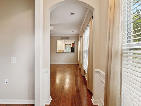 5th image of 147 Old Towne Dr