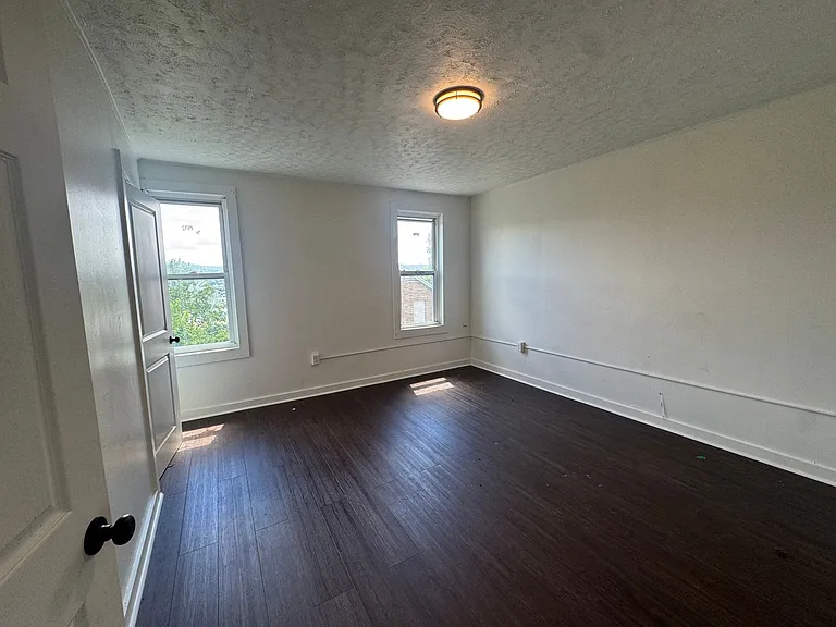 922 Oak St — Photo 6