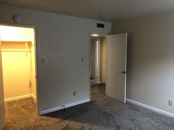 4th image of 3949 K St #4