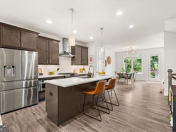 3rd image of 769 Hamilton Cir