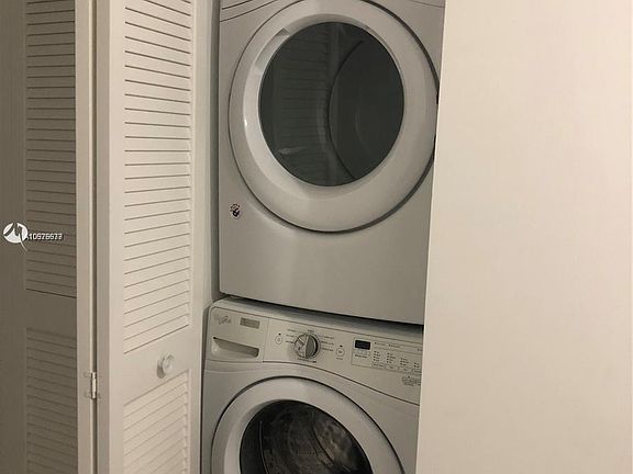 4th image of 488 NE 18th St Unit 1902