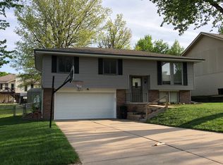 15617 North Cir, Omaha, NE 68135