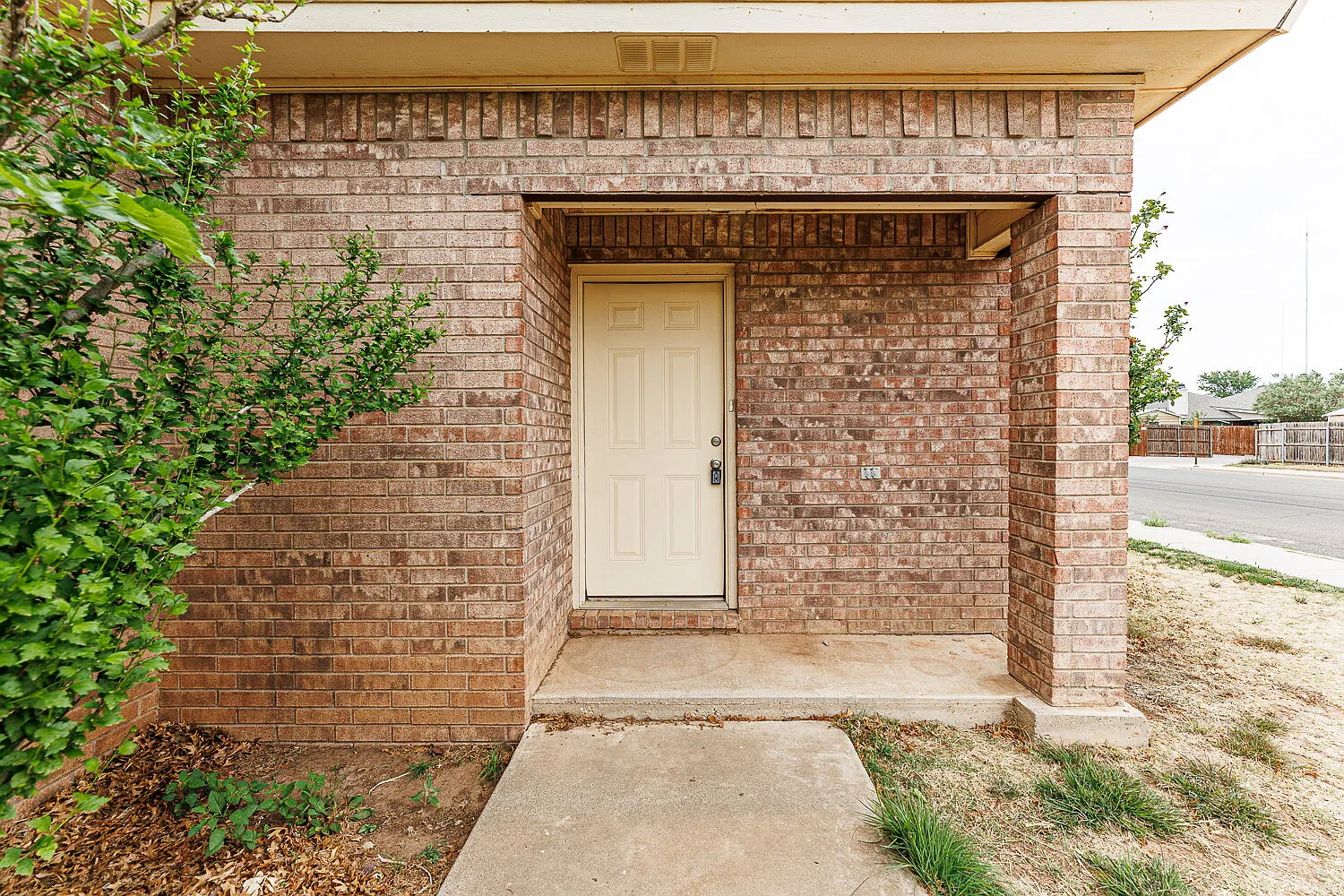 4 bed, 2.5 bath, 1500 sqft, $1,400 — Photo 2