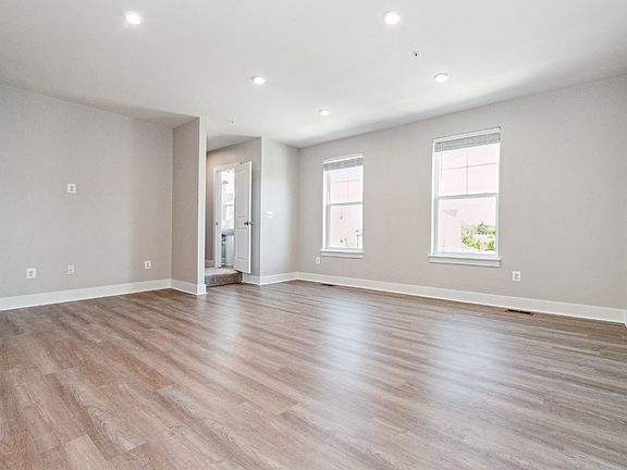 4th image of 8311 Amber Beacon Cir
