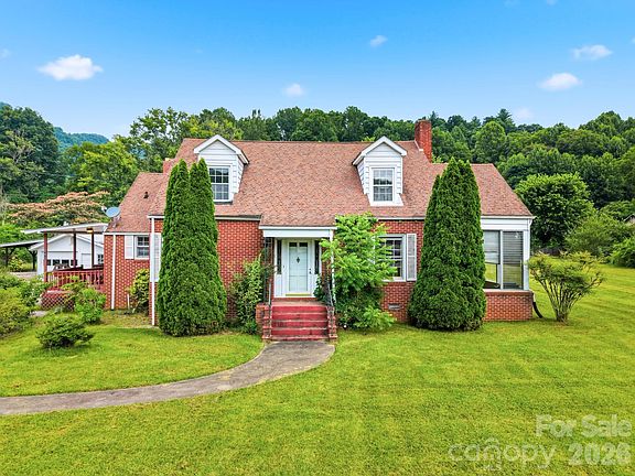 3rd image of 783 Skyland Dr