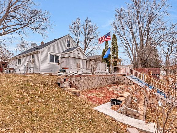3rd image of 2133 Waukon Ave