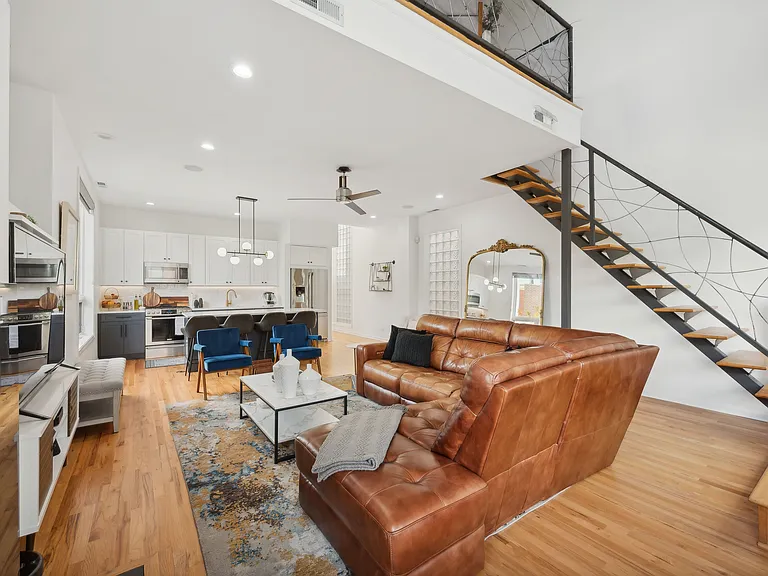 885 N Hermitage Ave #C — Photo 6