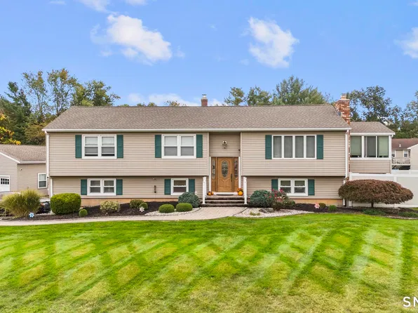 11 Crestwood Road, Branford, CT 06405