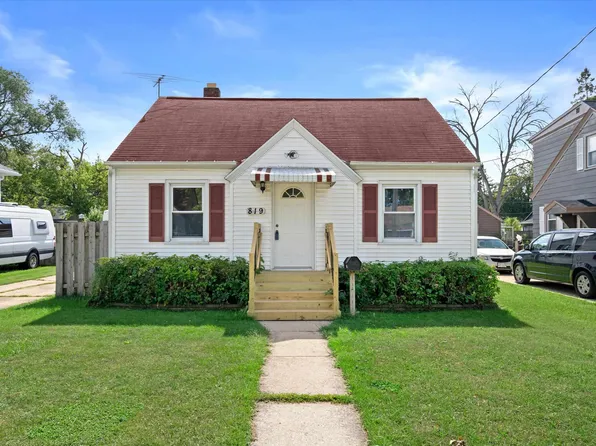 819 Mullet Pl, Green Bay, WI 54304