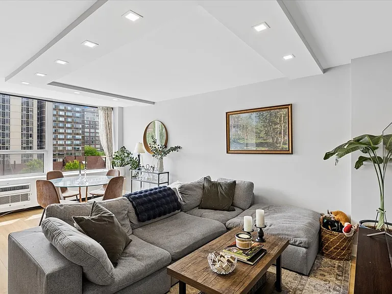 1355 N Sandburg Ter #706D — Photo 3