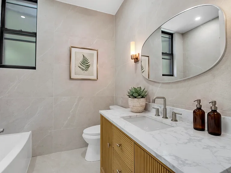 237 Ainslie St #1 — Photo 9