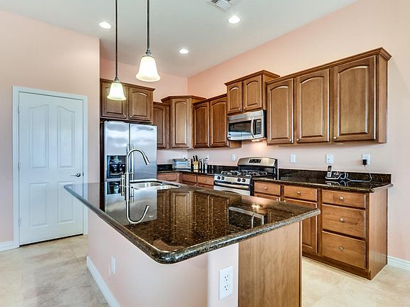 4th image of 17586 W Dahlia Dr