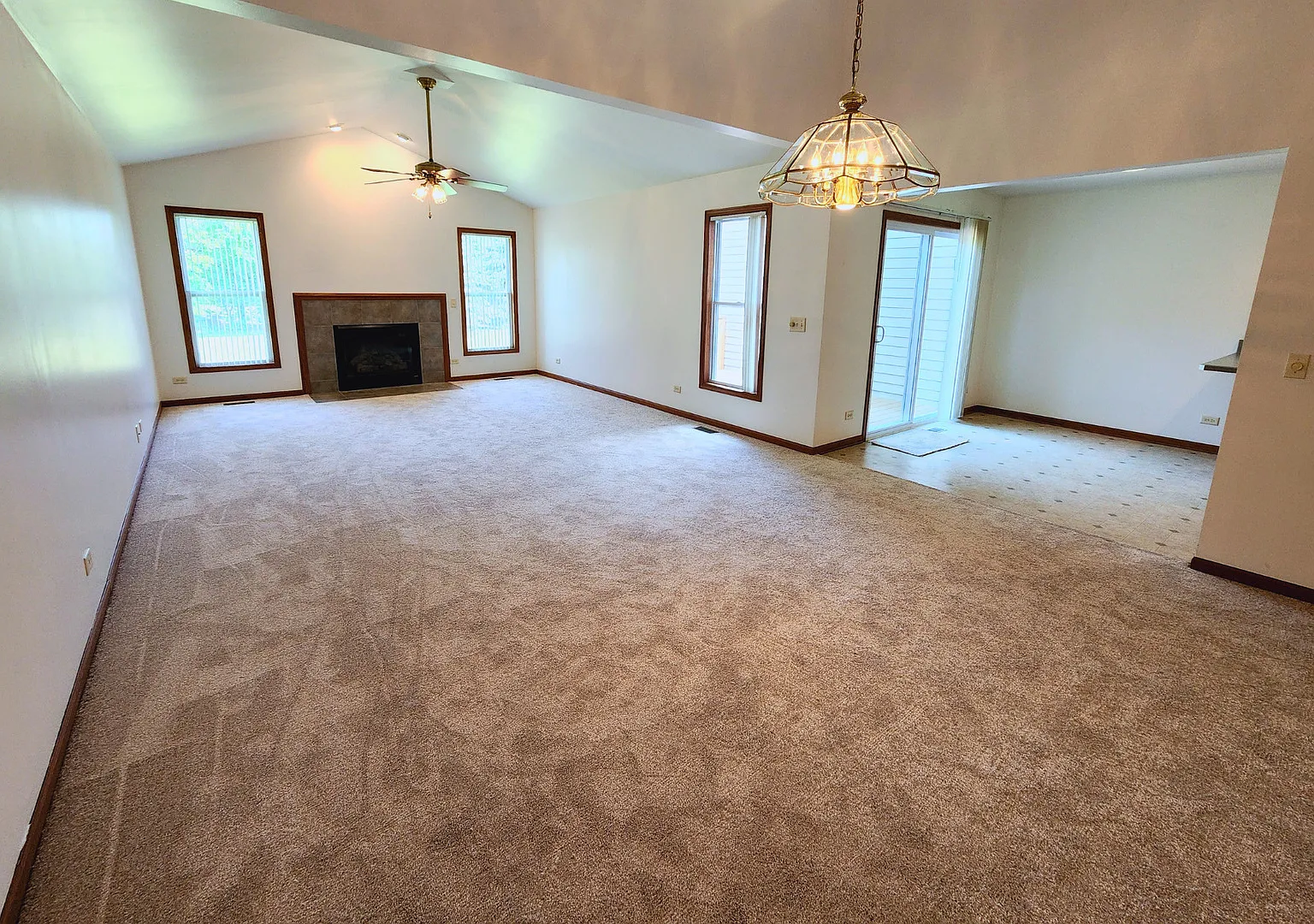 3 bed, 2.5 bath, 1625 sqft, $2,700 — Photo 3