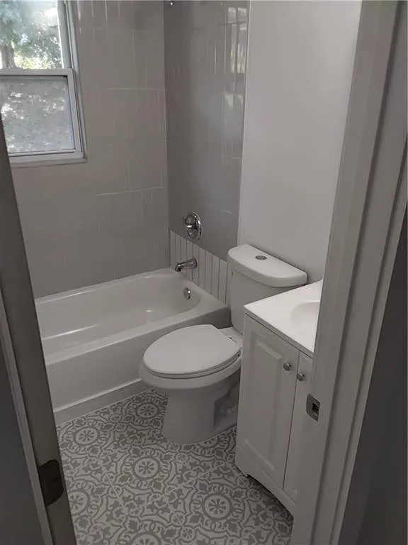 3 bed, 2.0 bath, 1100 sqft, $1,800 — Photo 2