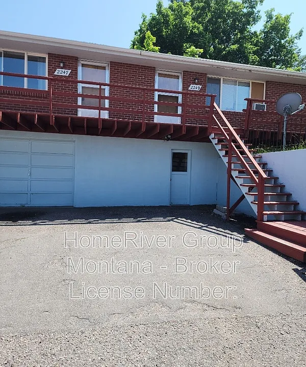 2251 Hillside Dr