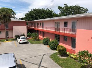 23 Golfs Edge APT E, West Palm Beach, FL 33417