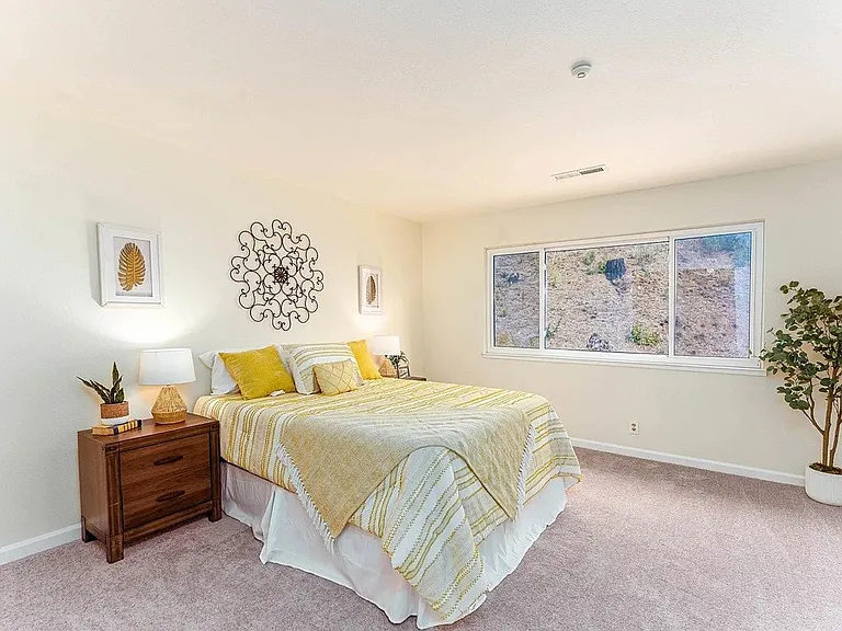 7684 Surrey Ln — Photo 3