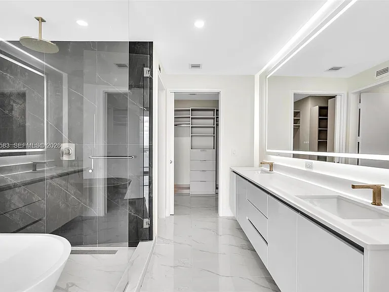 700 NE 24th St #5404 — Photo 36