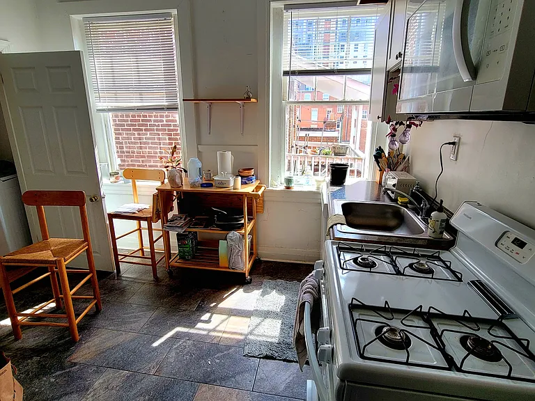 421 W Grace St #301 — Photo 3