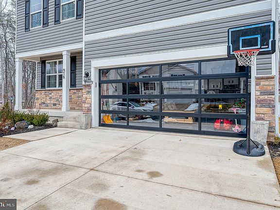 3rd image of 976 Pagonia Dr