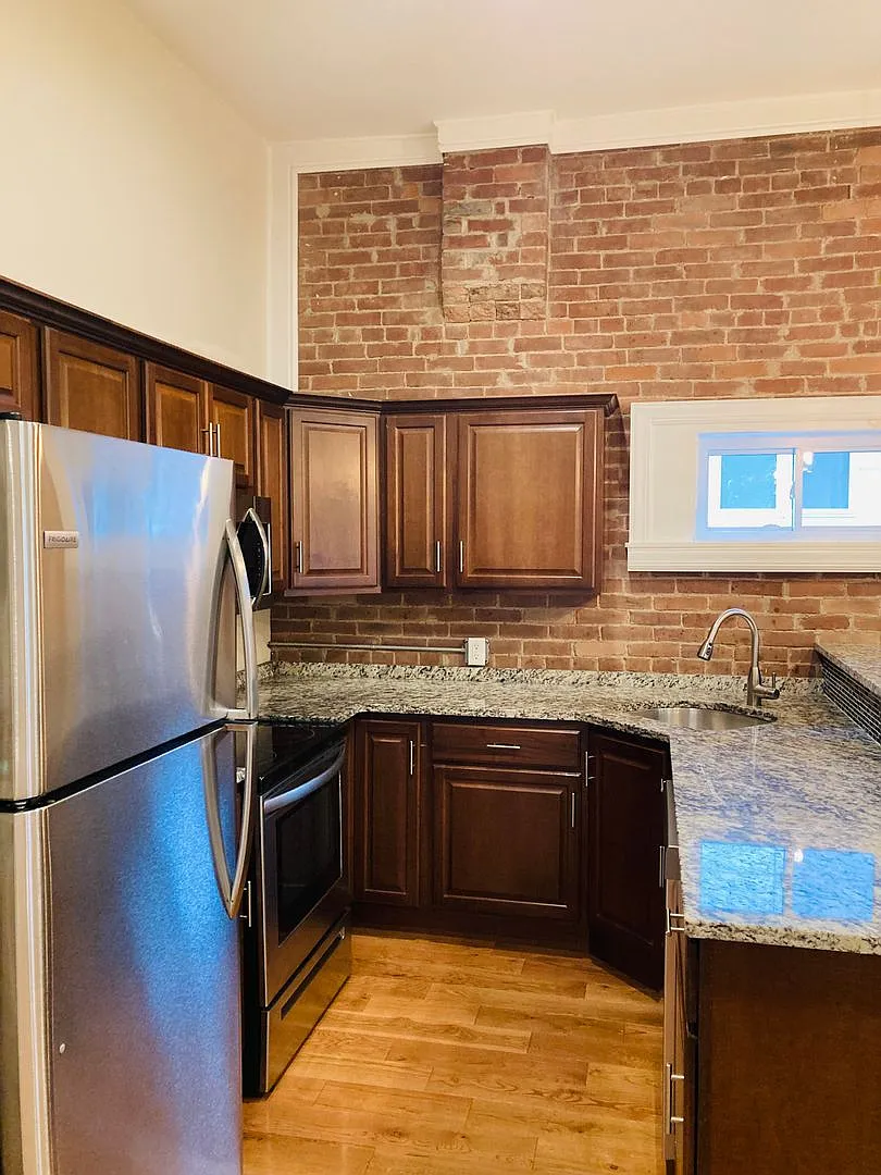 1207 Reddour Street — Photo 3