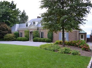 242 W Brow Rd, Lookout Mountain, TN 37350