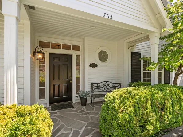 765 Laurel Ln, Jacksonville, OR 97530