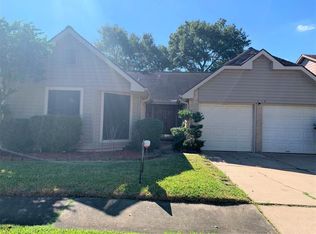 7715 Poitiers Dr, Houston, TX 77071